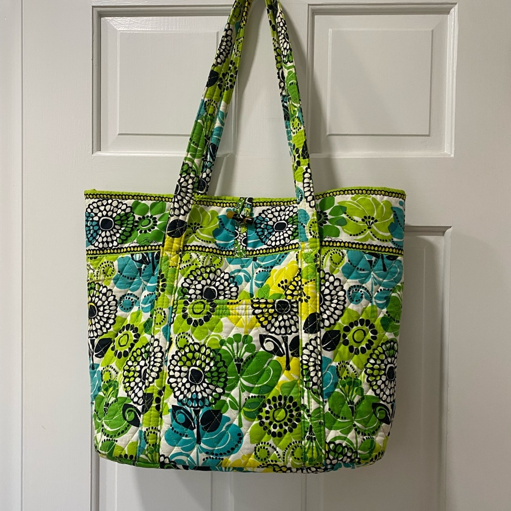 Vera Bradley Limes Up Large Tote Overnight Bag w 2 outside pockets and 6 inside